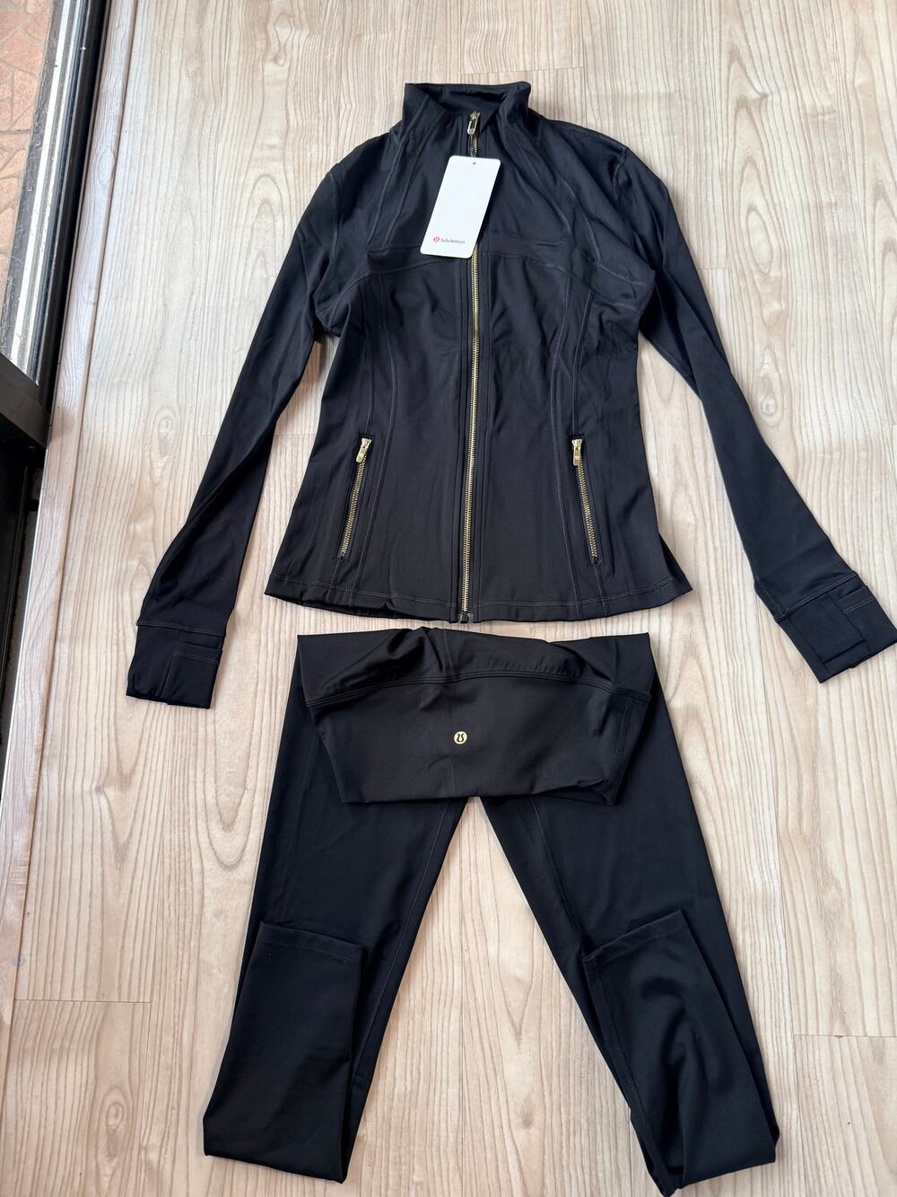 Black 2-Piece Activewear Set – Zip Jacket & High-Waist Leggings